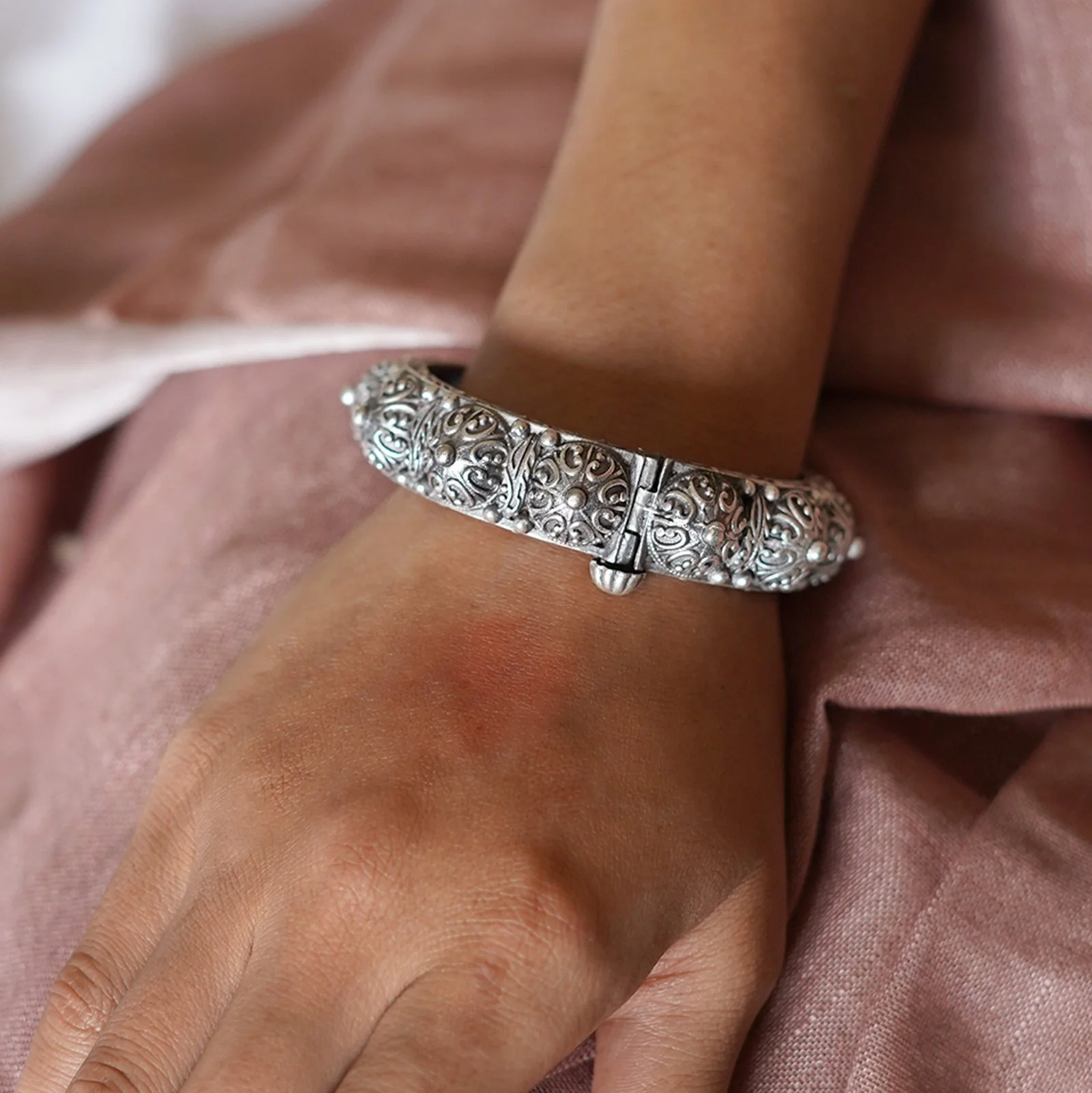 Teejh Meera Silver Oxidised Bangle - Image 2