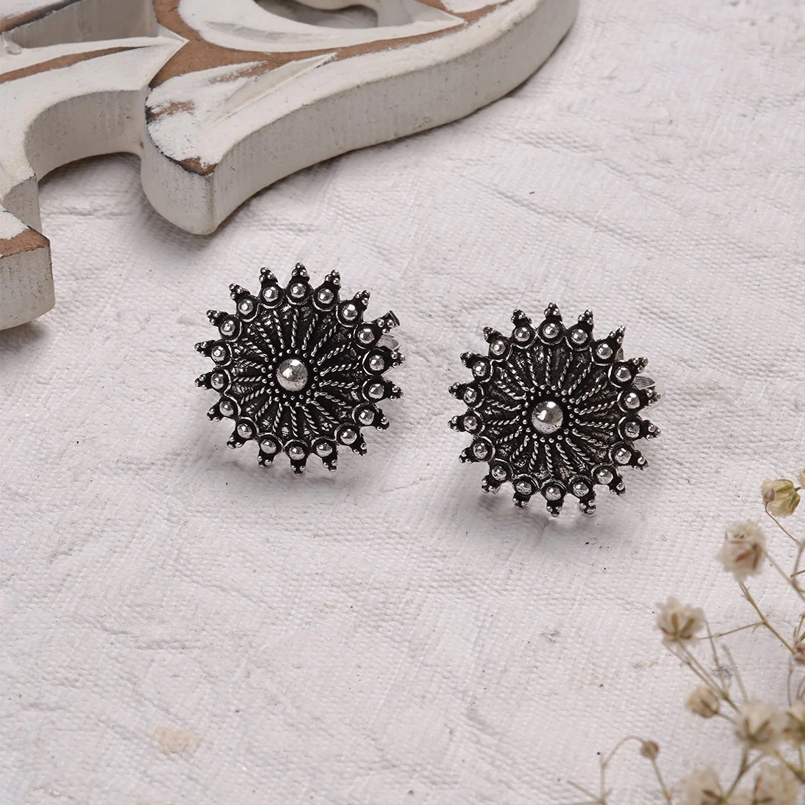 Teejh Megh Silver Oxidised  Toe Rings - Image 2