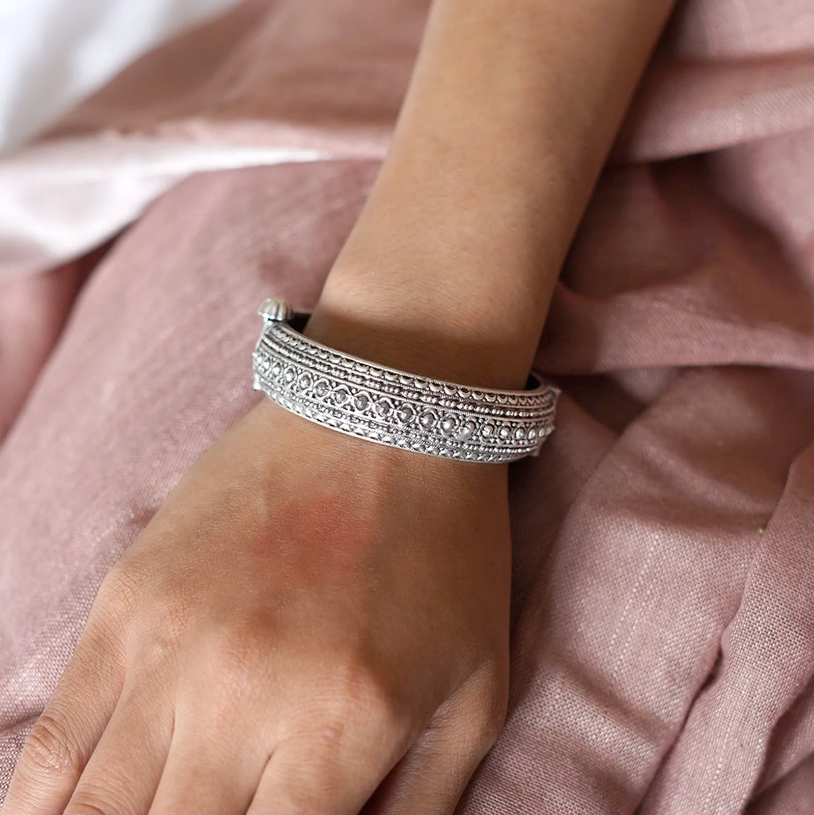 Teejh Raisha Silver Oxidised Bangle - Image 2