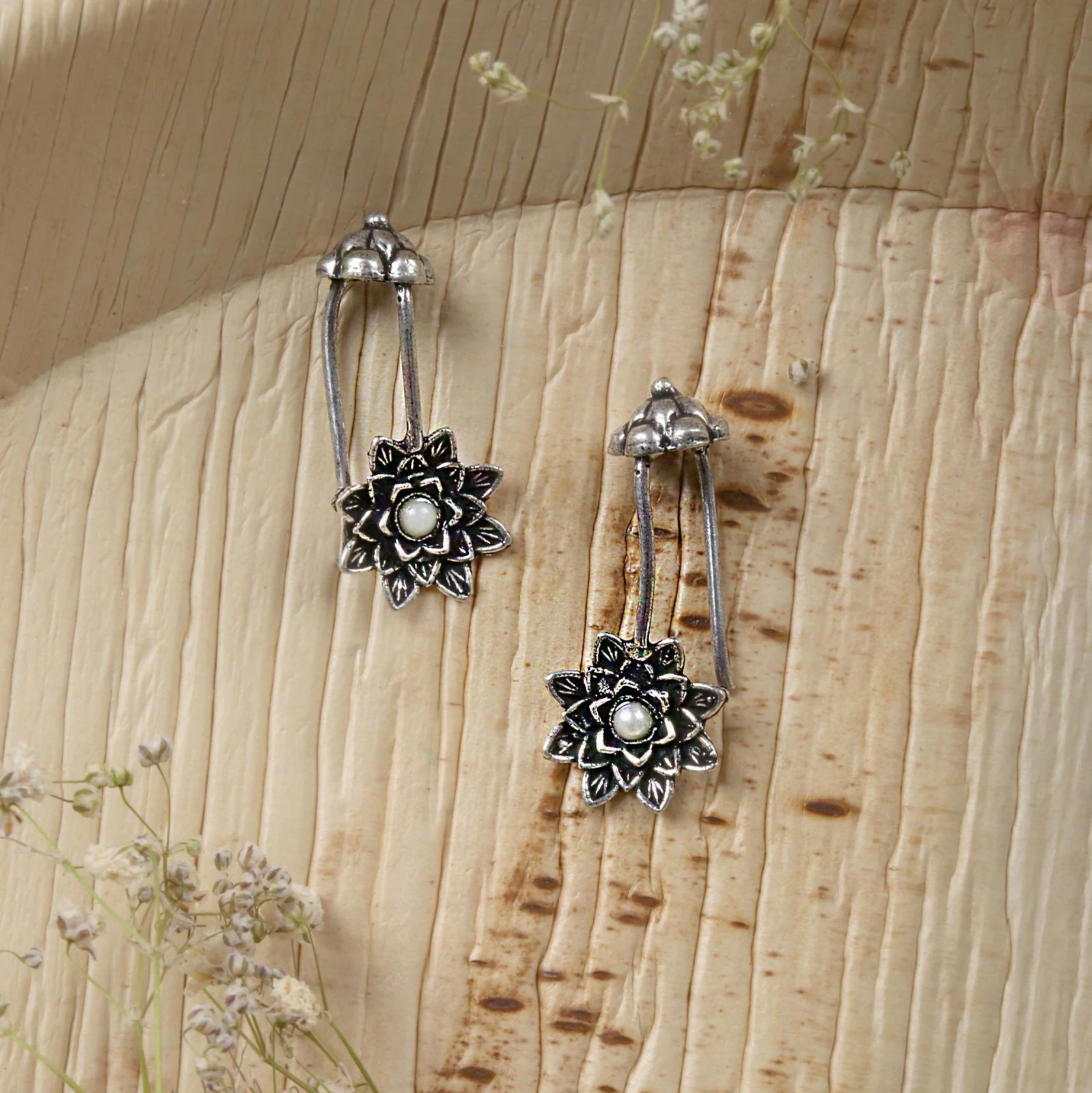 Teejh Ridhima White Stone Silver Oxidsed Clip On Bugadi - Image 2