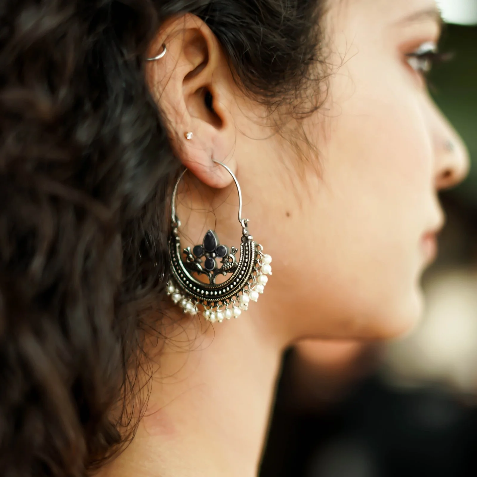 Teejh Saara Floral Black Stone Hoop EarTeejh Rings - Image 2