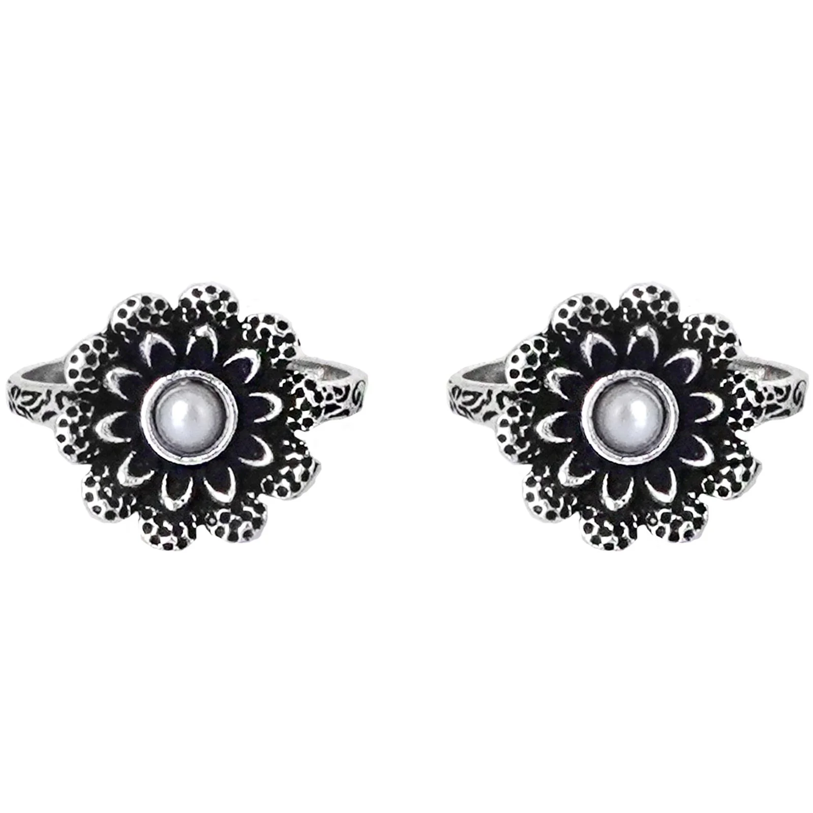 Teejh Tishya White Stone Silver Oxidised Toe Rings - Image 4