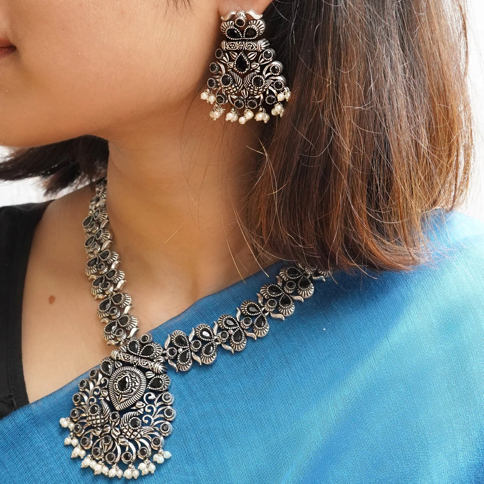 Teejh Vaidehi Black Stone Necklace Set - Image 2