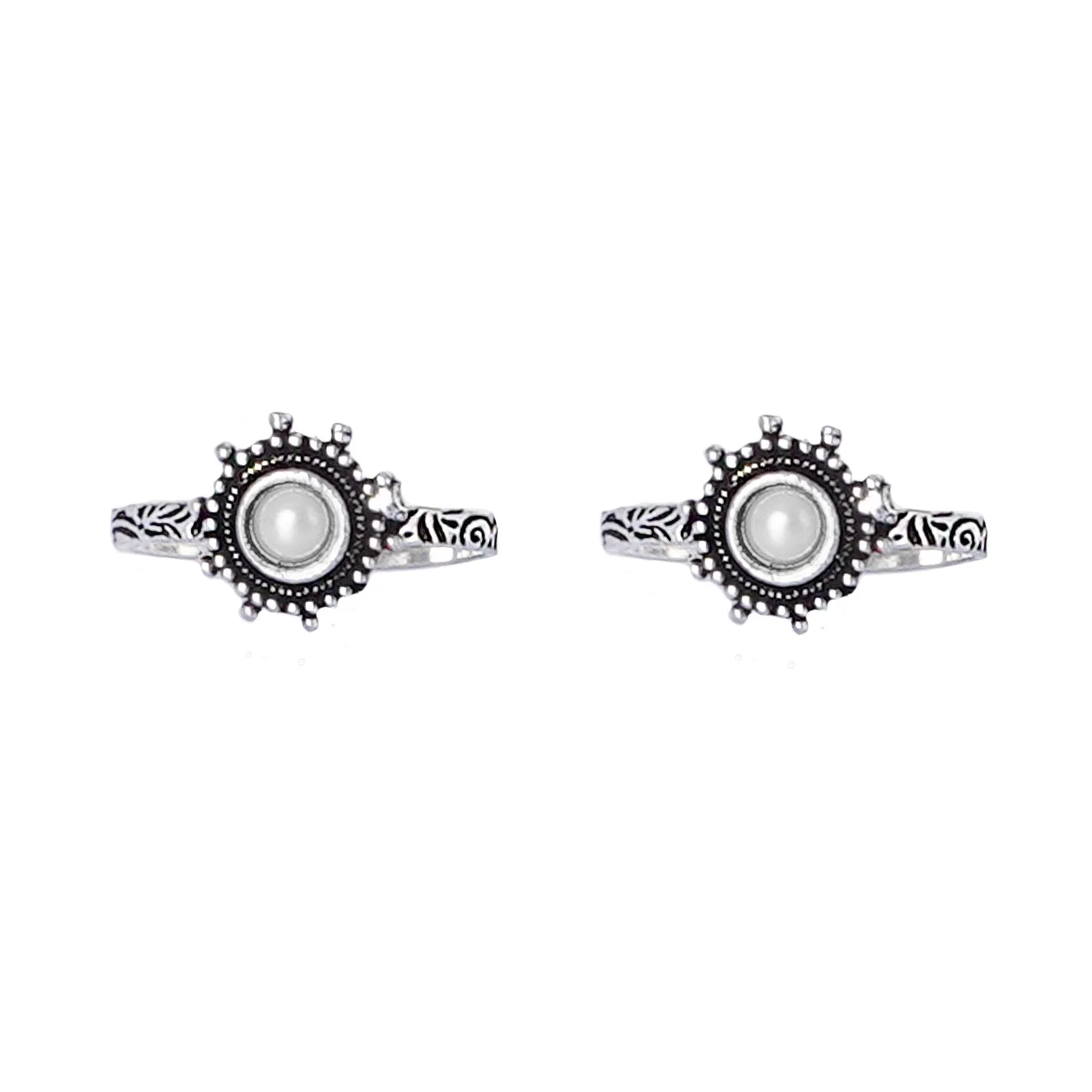 Teejh Vihana White Stone Silver Oxidised Toe Rings - Image 3