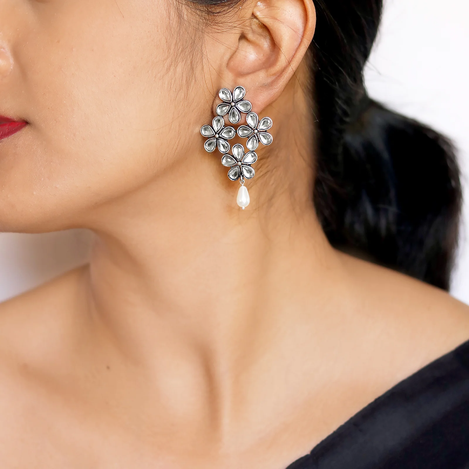 Vamika Floral Polki Silver Oxidized Earrings - Image 2