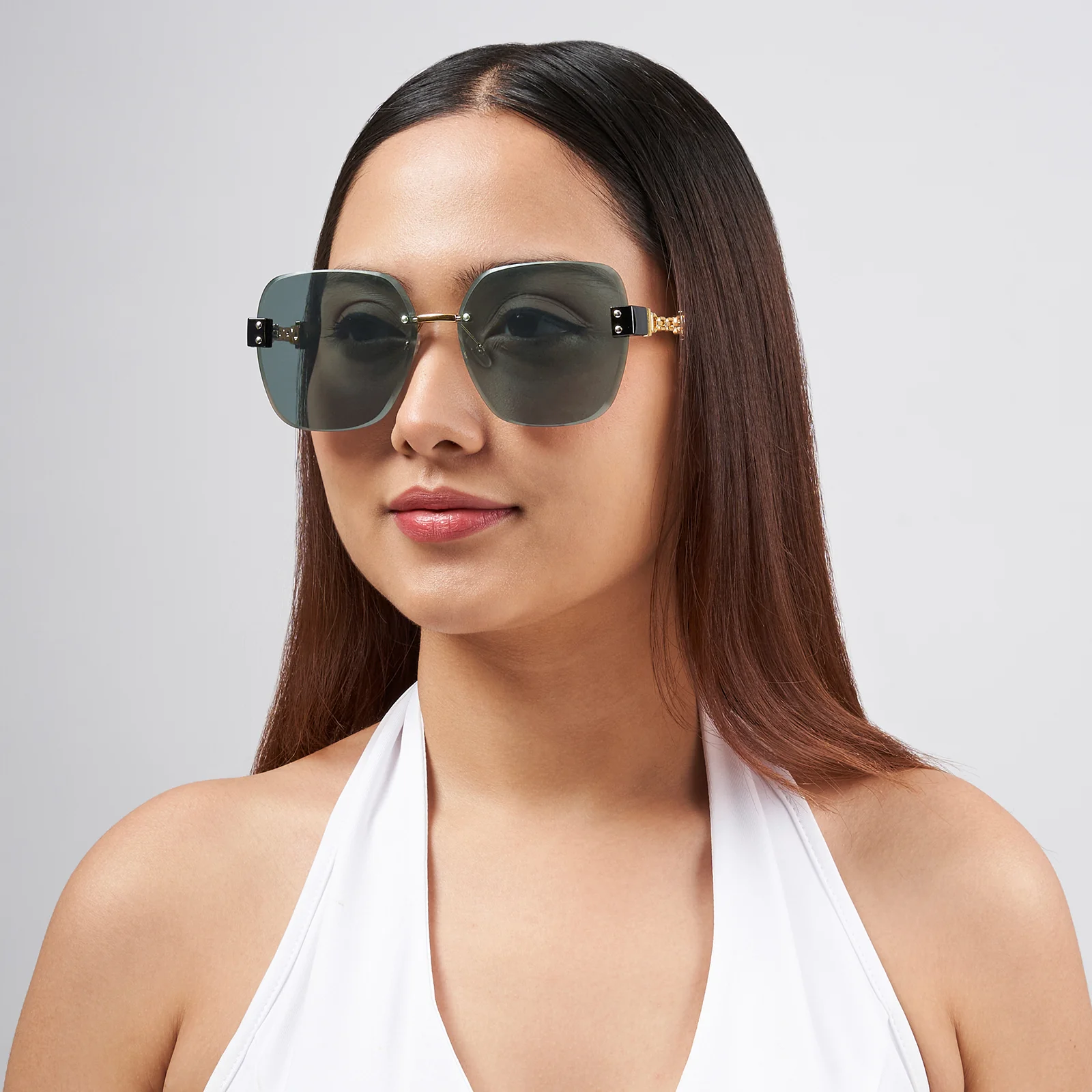 Viva Square Oversized Sunglasses featuring a Gold Frame, Ombre Lenses, and Black Chain-Accented Temples - Image 2