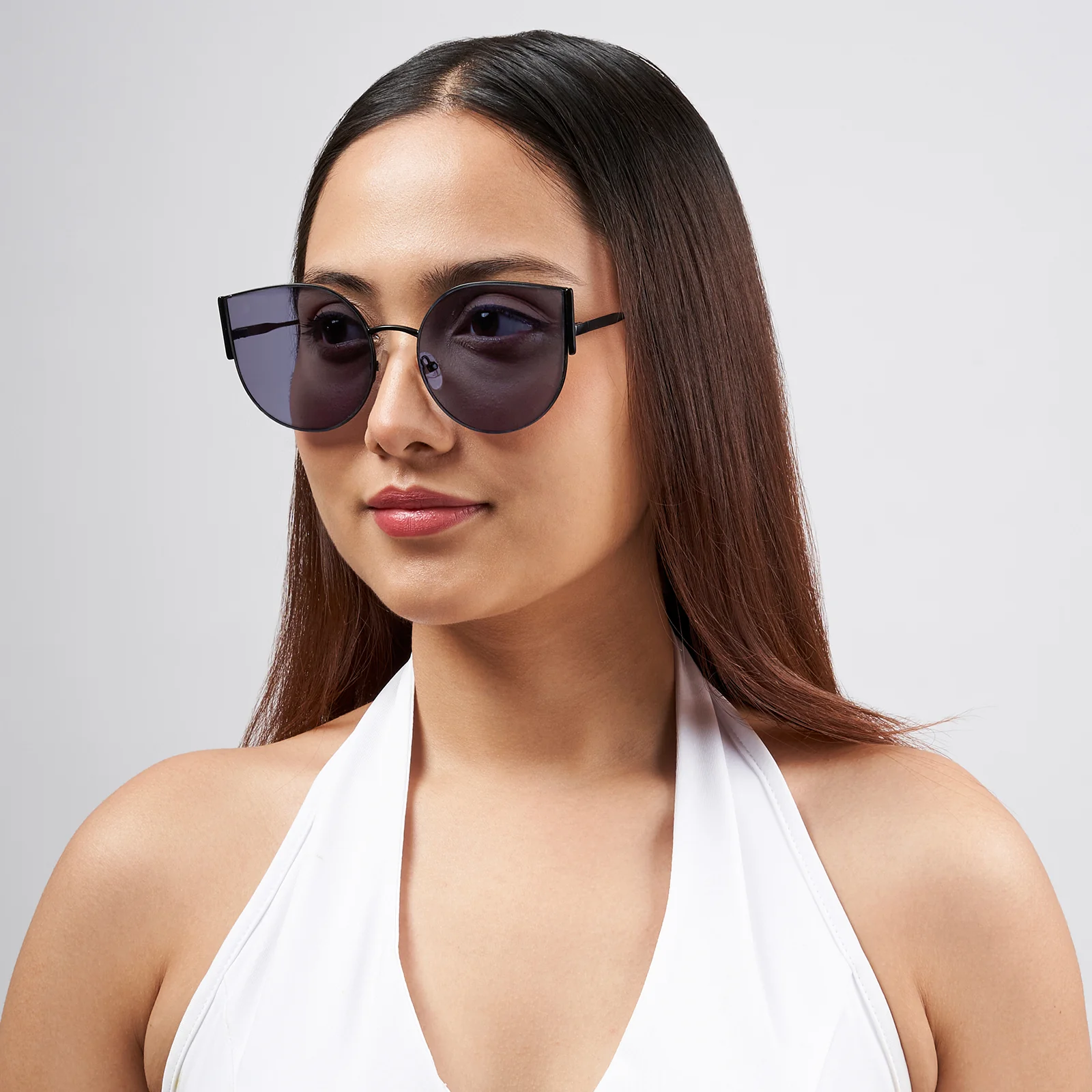 Vixen Round Cateye Sunglasses With Black Frames And Grey Lenses - Image 2