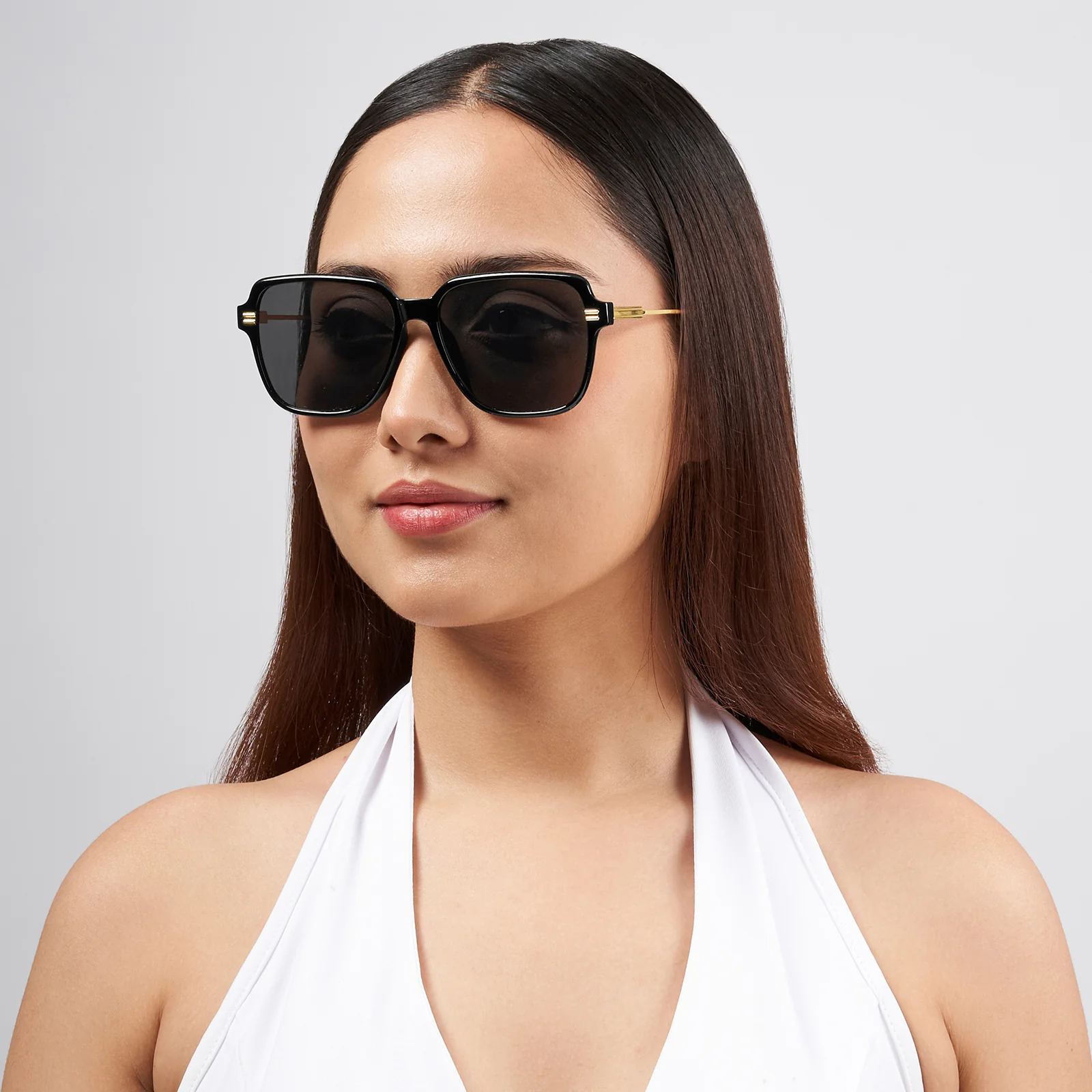 Westora Square Sunglasses With Black Frames And Black Lenses - Image 2