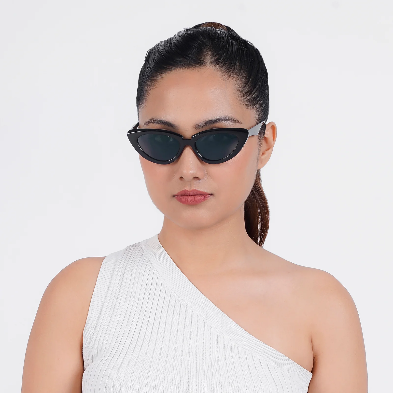 Wintour Cat Eye Black Sunglasses - Image 2