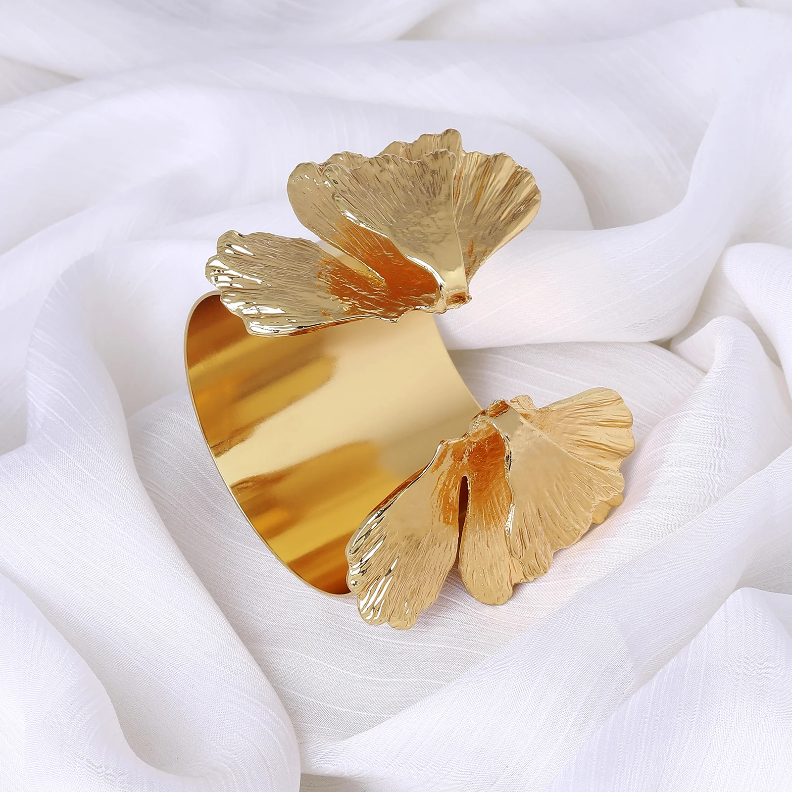 Zephyranthes Gold Bracelet - Image 2